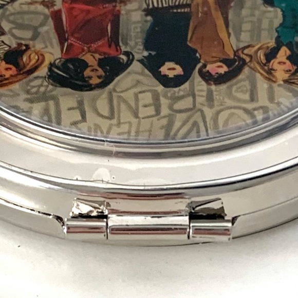 Henri Bendel Compact Mirror With Bag Graffiti Girls - NWT - Picture 6 of 7